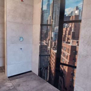 Badezimmer im New-York-Stil mit Betonoptik-Fliesen
